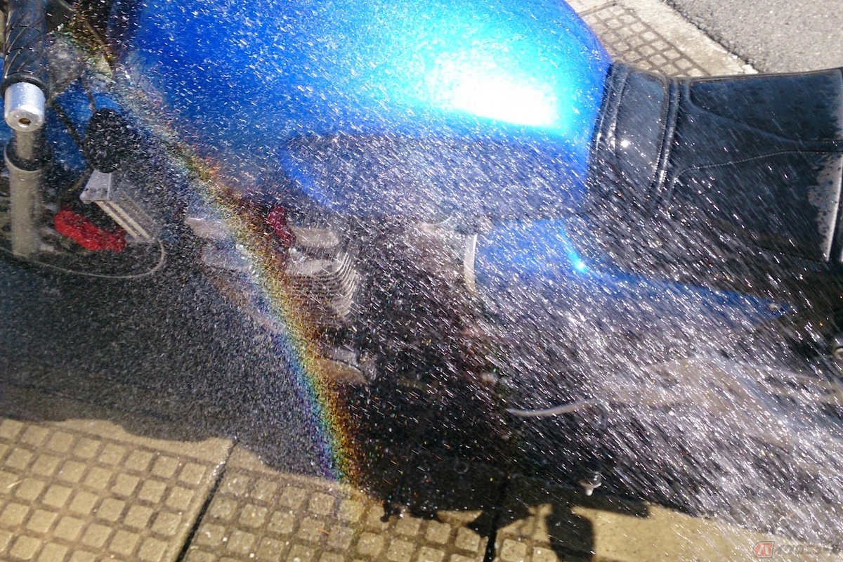 バイクが雨で濡れてしまったら早めに洗車することが大切