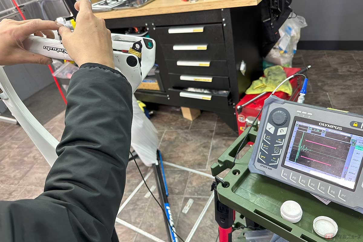 超音波深傷診断サービスの様子。基本料金は1カ所（10cm×10cm）6600円（消費税10％込み）。場所によって価格は異なる