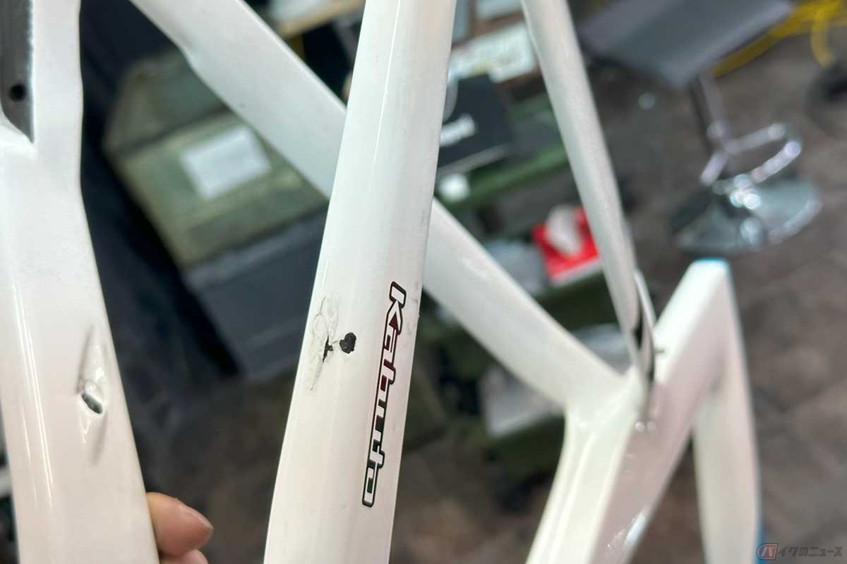 壊れてしまった自転車のカーボンフレームが蘇る!? 診断と補修ができる