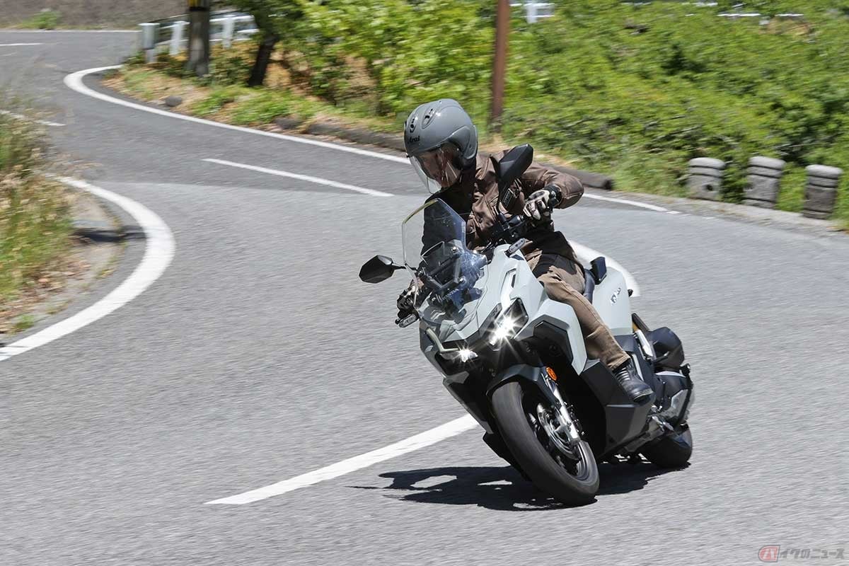 実際の燃費はどうなのか? ホンダ「ADV160」を走らせる筆者(松井勉)