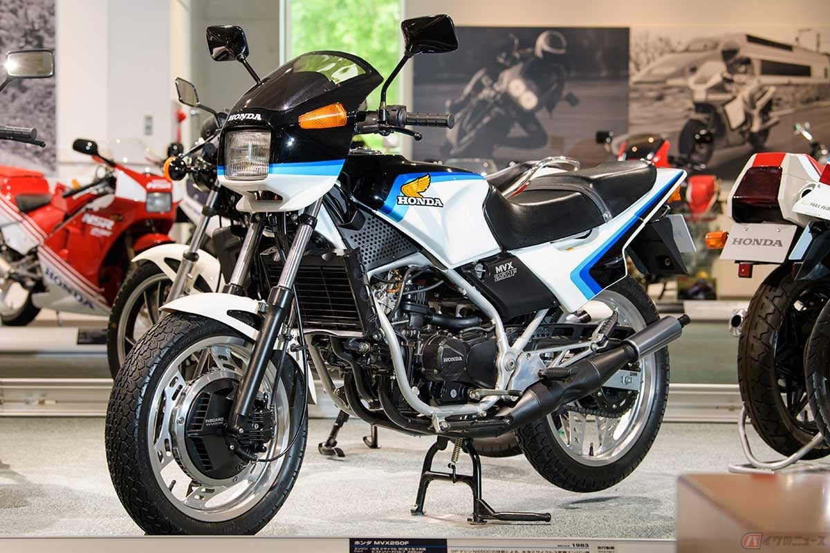 水冷2ストローク90度V型3気筒エンジンを搭載するホンダ「MVX250F」(1983年)