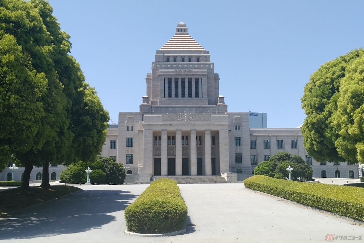 2022年10月に開催された政府の税制調査会の議題に「走行距離課税(走行税)」が上がった