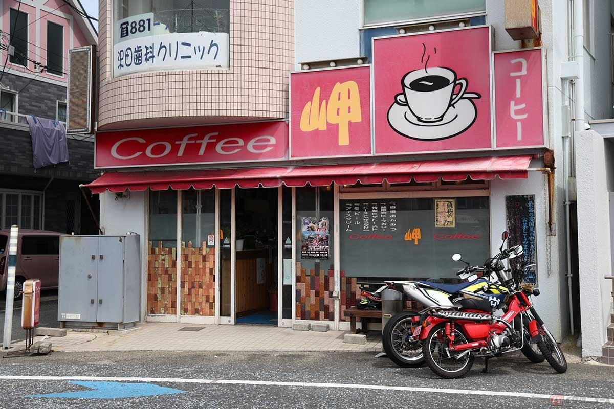 三崎の街で見つけたノスタルジックな喫茶店「岬」。昭和な雰囲気が素敵