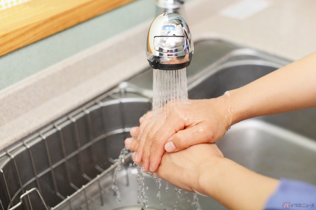 火傷してしまったら、すぐに流水で冷やすことが重要