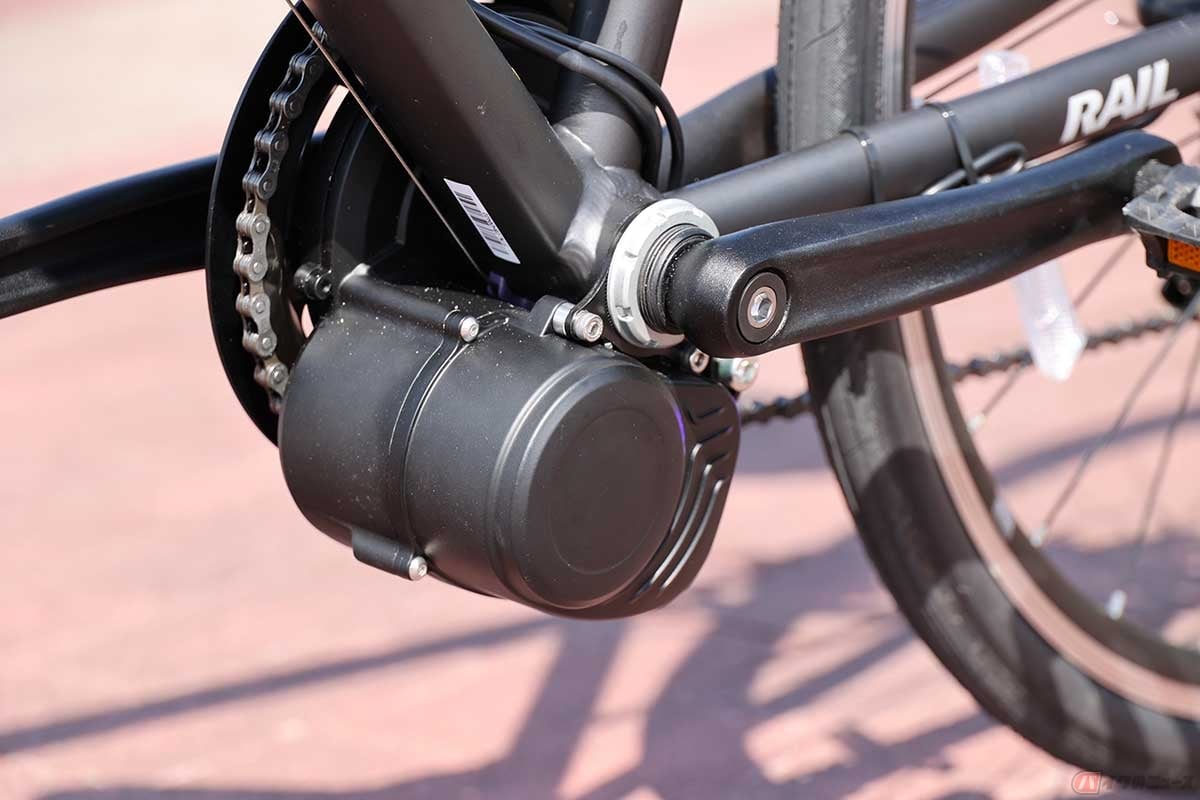 「SmaChari」の後付け電動アシストユニット(取り付けた状態)