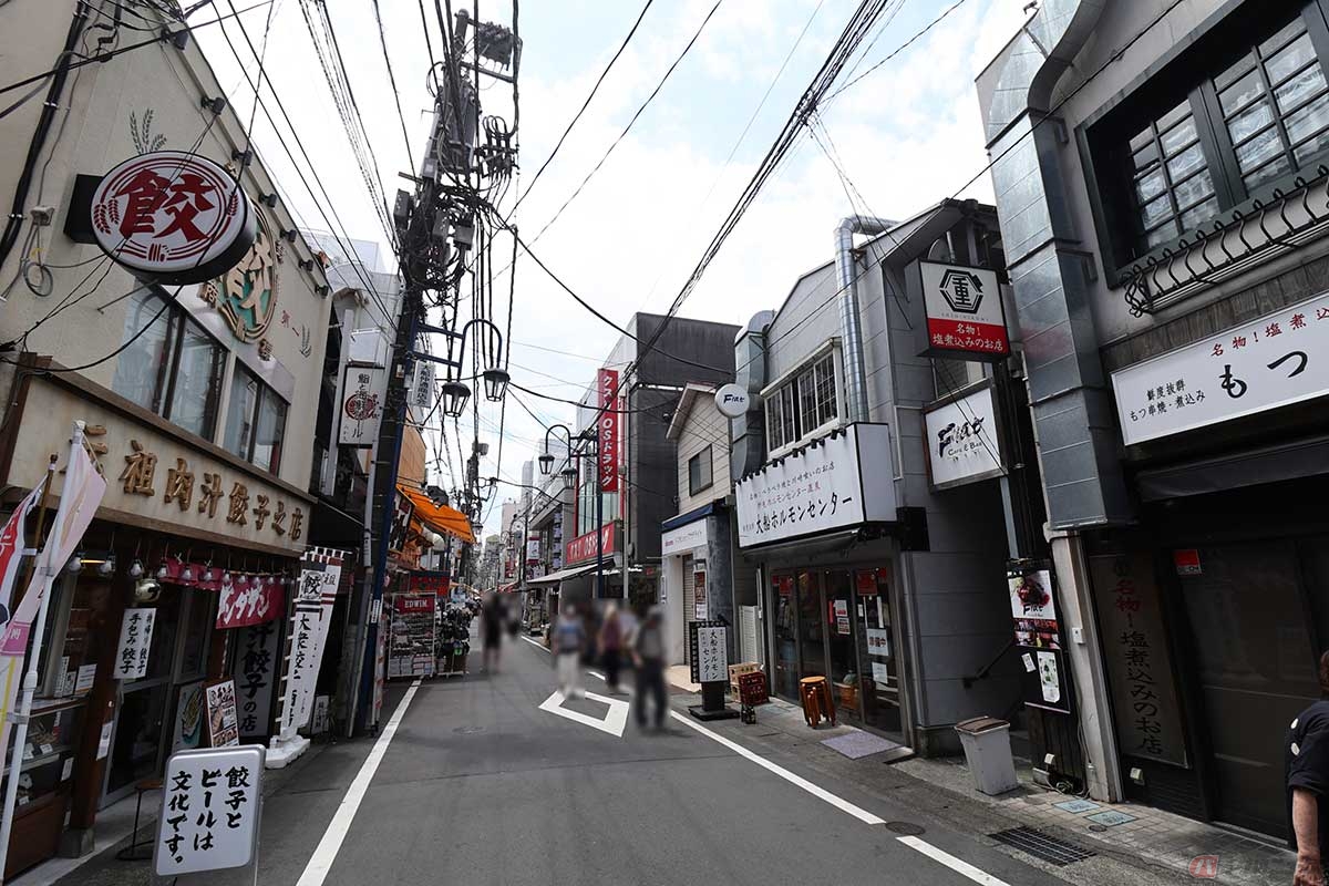 JR横須賀線、JR根岸線、湘南モノレールが乗り入れる「大船駅」の東口エリアは、飲食店が多く賑やかな呑み屋街といった雰囲気