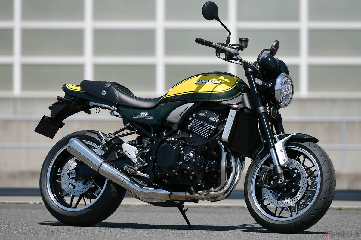 カワサキ「Z900RS Yellow Ball Edition」。光が当たると塗装のラメが美しく輝きます