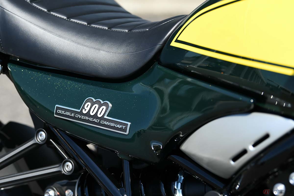 カワサキ「Z900RS Yellow Ball Edition」。光が当たると塗装のラメが美しく輝きます