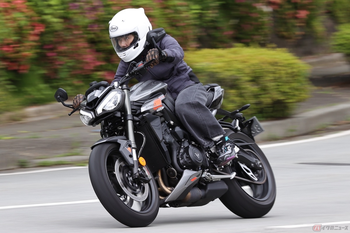 外見や走り味がアグレッシブな「STREET TRIPLE 765 RS」も本当はとても好き