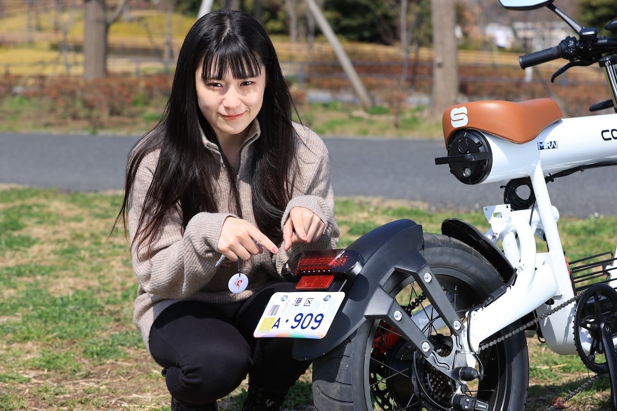 ペダル付き原動機付自転車は、ヘルメットの着用や自賠責保険の加入のほか、ナンバープレートを取得も必要になる