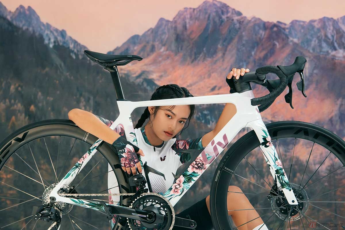 Livの限定モデル「ENVILIV ADVANCED SL LTD BLANC COLLECTION」(完成車)