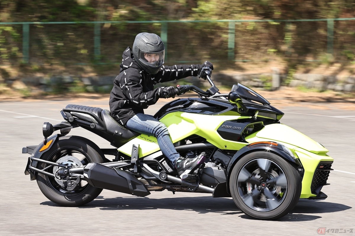 コーナリングは、ハンドルを曲げて行う