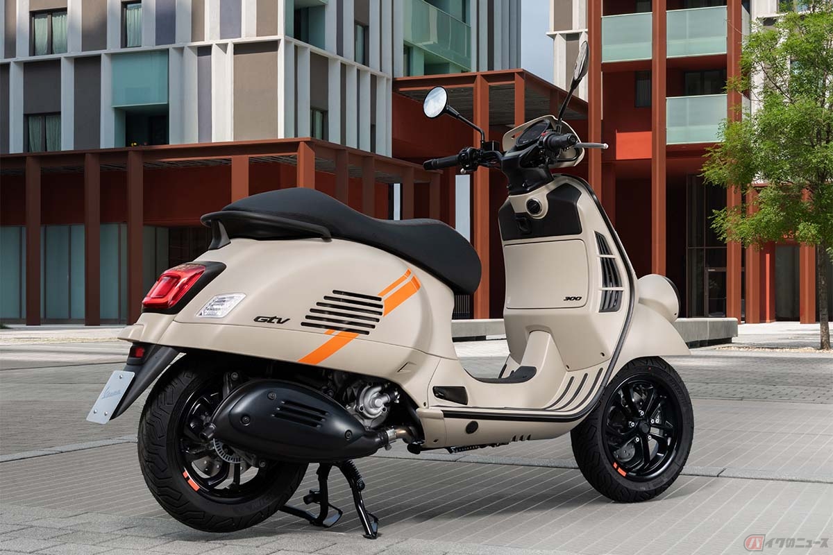 クラシカルでいてモダンなスタイリングに、人目を引くカラーリングを組み合わせ、スポーティな個性を強調したベスパ新型「GTV」