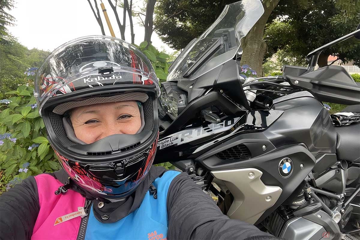 BMW Motorrad「R1250GS」とクリステル・チアリさん