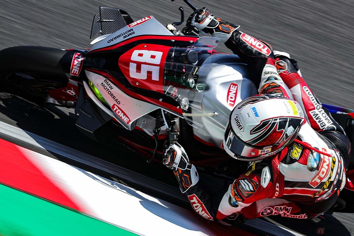 8耐フリー走行で本番に向けてマシンのセッティングを進める石塚健選手