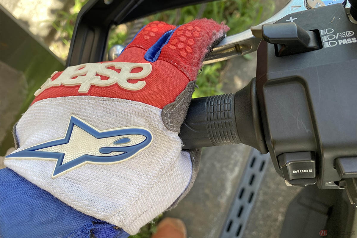 近年クラッチレバーの操作は2本指で操作するのが一般的