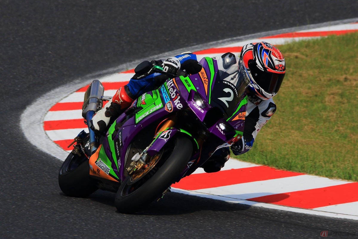 鈴鹿サーキットを走る大久保光選手