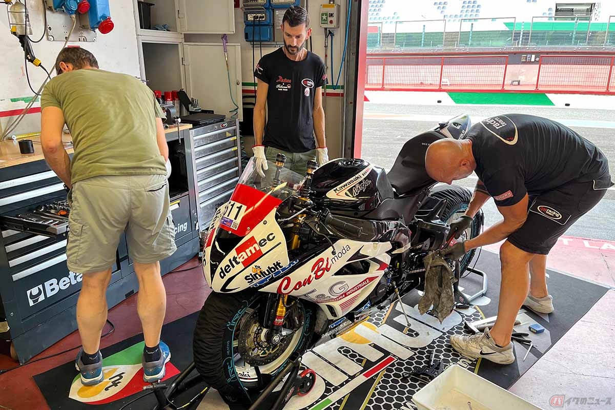 テスト中のピットの様子