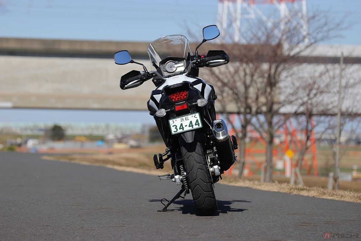 バイクの車検ステッカーはナンバープレートの左上に貼り付ける