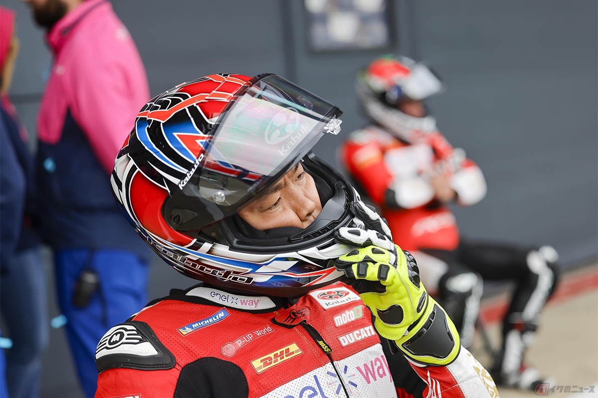 ピットで走行時間を待つ大久保光選手