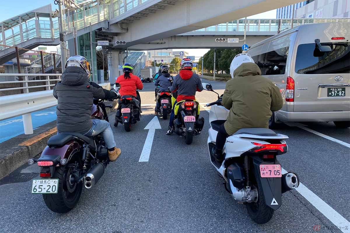 停車中にアイドリングストップを行うメリットは手動でも自動でも変わりはない。