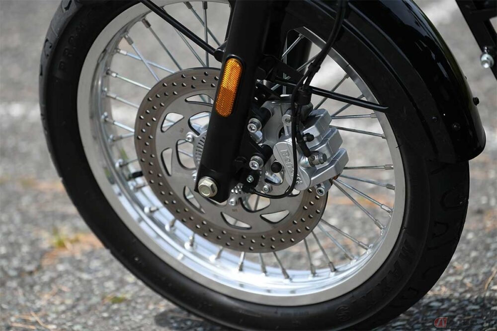 ベネリ「インペリアーレ400」はホンダの人気モデル「GB350」のライバル