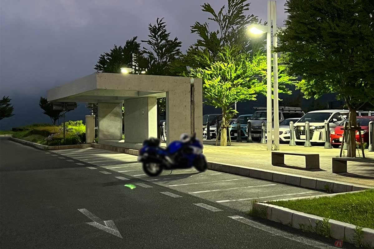 ライダーにも人気の「NEOPASA清水」では、もちろん2輪専用の駐車スペースも完備されている