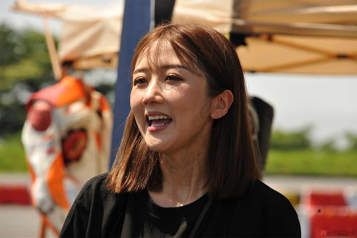 原動機研究部の外部顧問になった大槻ひびきさん