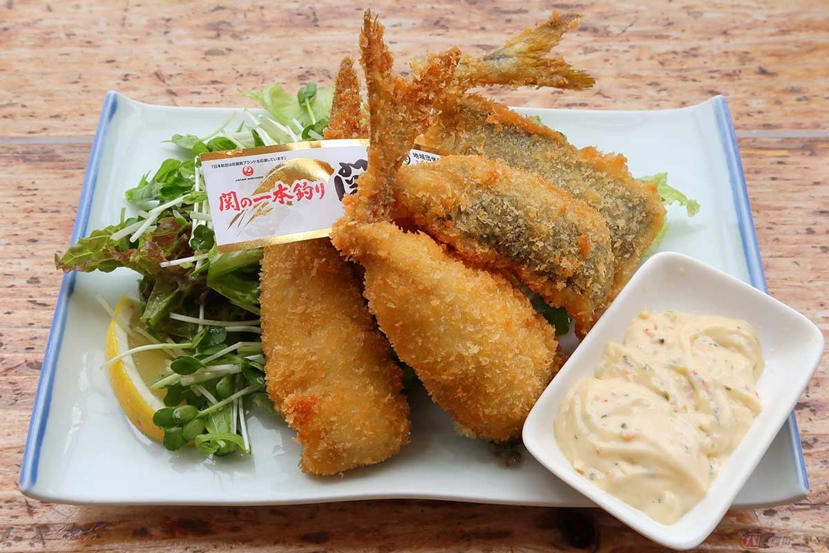 「白木海岸のレストラン」の「関あじフライ」(単品1320円)は、豊後水道で獲れた新鮮な関あじをフライにした逸品だった