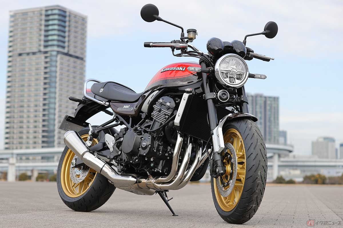 カワサキ「Z900RS 50th Anniversary」は、往年の名車「900 super4(通称:Z1)」(1972年)誕生から50周年を記念した特別仕様車(2022年2月1日発売)