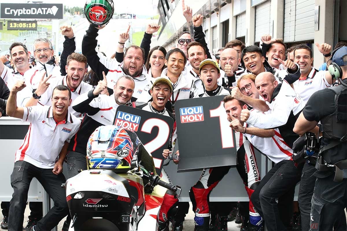 2022年シーズンのMoto2クラスに参戦する唯一の日本人ライダー、小椋藍選手(#79/イデミツ・ホンダ・チームアジア)がオーストリアGPで優勝、ソムキアット・チャントラ選手が2位。イデミツ・ホンダ・チームアジアがワン・ツーを達成した