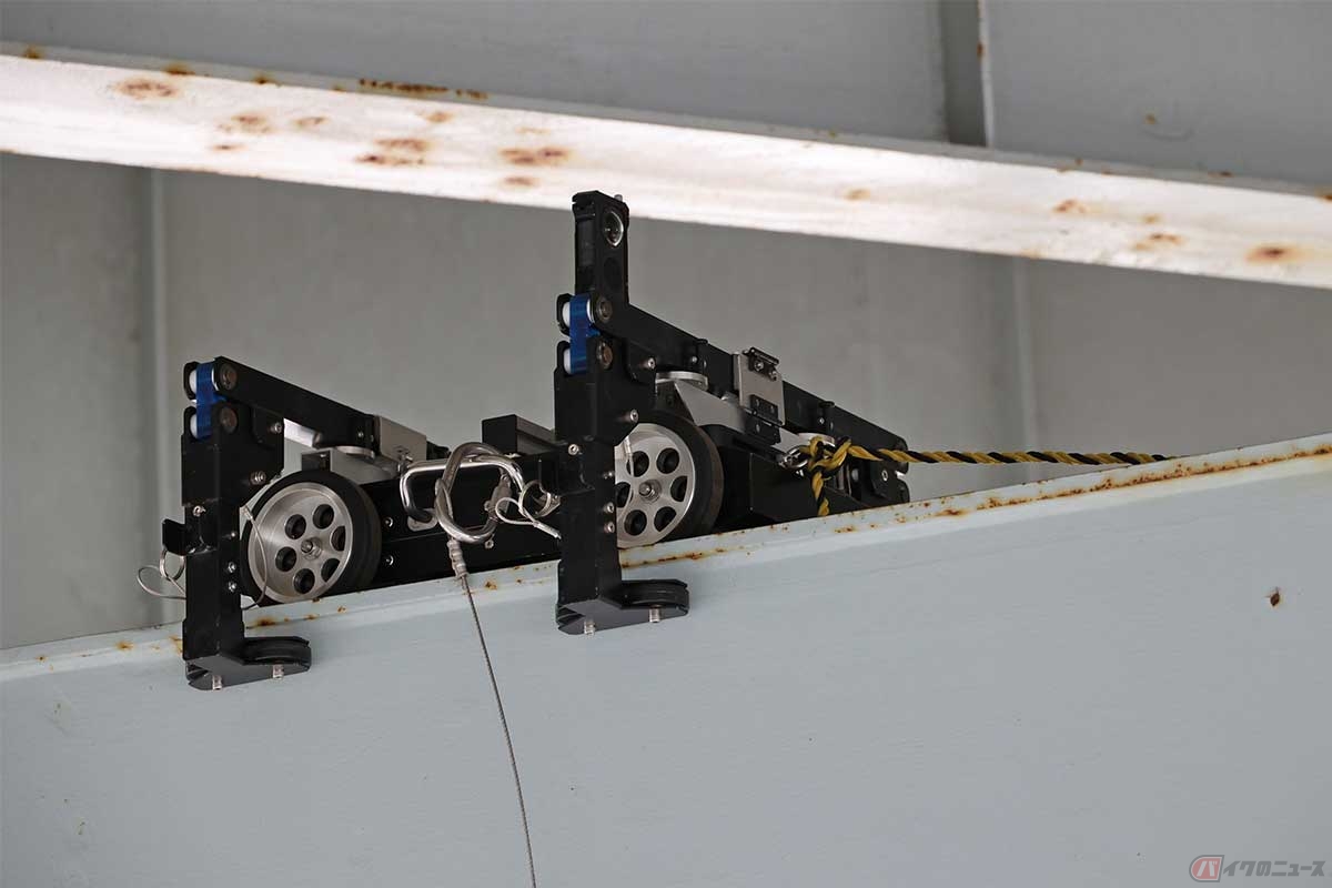 全方位カメラを搭載する「トラス橋点検ロボット」