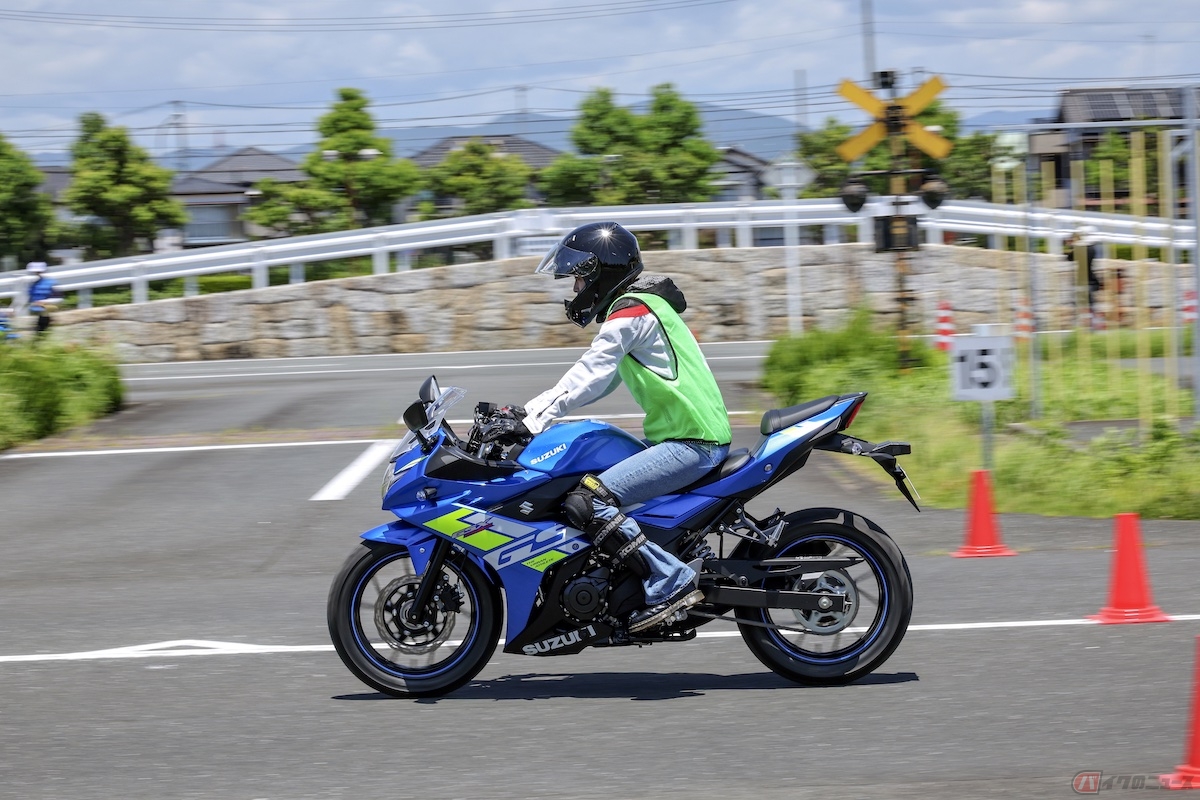 ブレーキの掛け加減とアクセルの回す加減の調整をできたのはスクールならでは