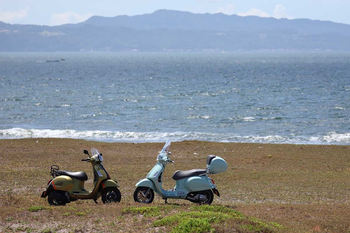 今回はライダーの伊丹さんが、イタリアンスクーター「Vespa(ベスパ)」の新型「GTS Classic 150」と「GTS Super Sport 300」を乗り比べながら、横浜から房総半島までツーリングする企画の撮影だった