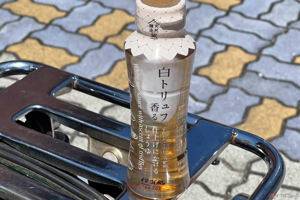「伊賀越え」を巡る道中、伊賀市で「伊賀越」というネーミングが気になって立ち寄った、天然醸造の醤油メーカーの直営店。ちょっと高級な「白トリュフ香る 仕上げにかけるしょうゆ」を購入してみた
