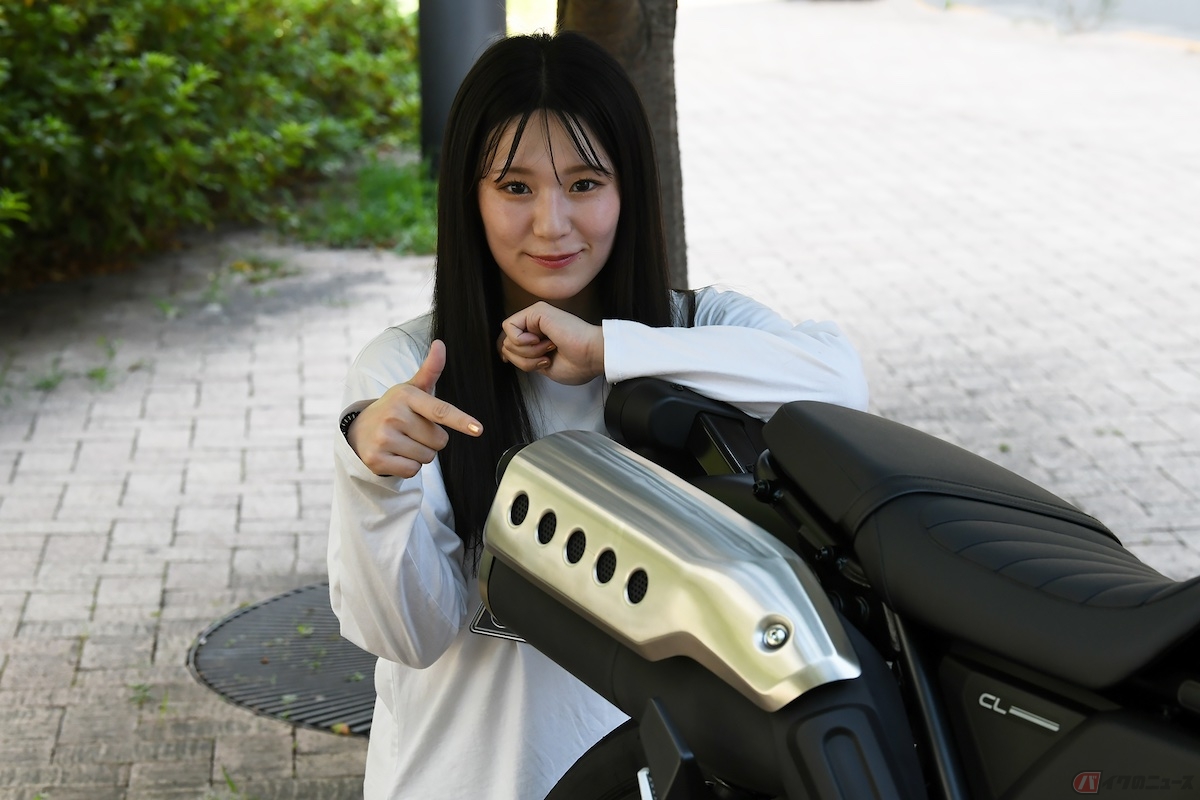 アップマフラーはまさにスクランブラーという印象