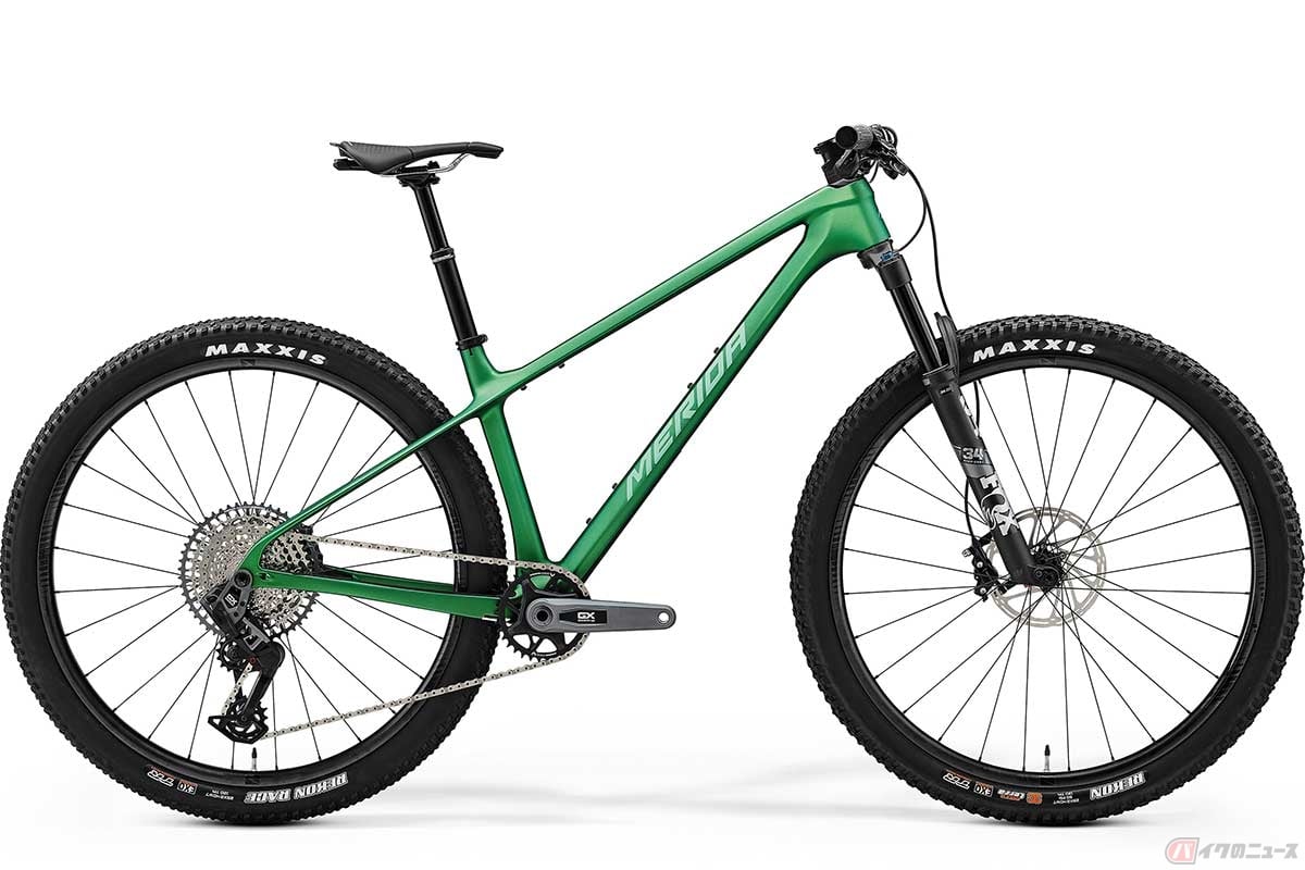 メリダ「BIG.NINE TR 8000」(2024年モデル)はトレイルライディングにフォーカスした設計。フレーム素材にCF3カーボンを採用(フレーム単体重量は約1100g)。価格(消費税10%込み)は93万5000円(完成車)