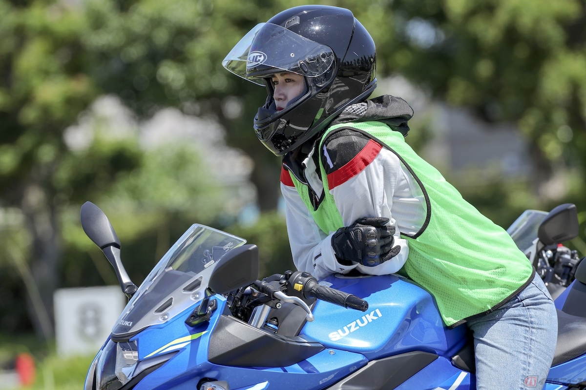 スズキ「GSX250R」に乗ってバイクメーカーのスズキが主催する「U30スズキセイフティスクール」に参加