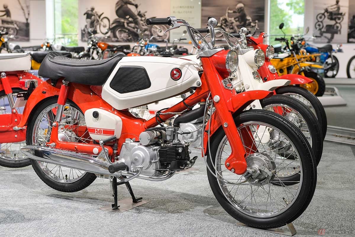 大型スポーツバイクの外観に近づけるカスタムパーツ、「ロードスター」キット装着車