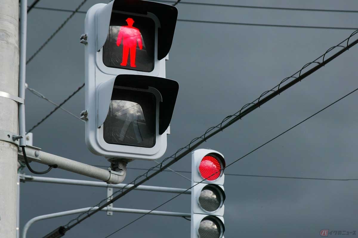 「自転車免許制」は必要? 自転車利用者の悪質な危険運転としては「信号無視」や「指定場所一時不停止」が多く見られる