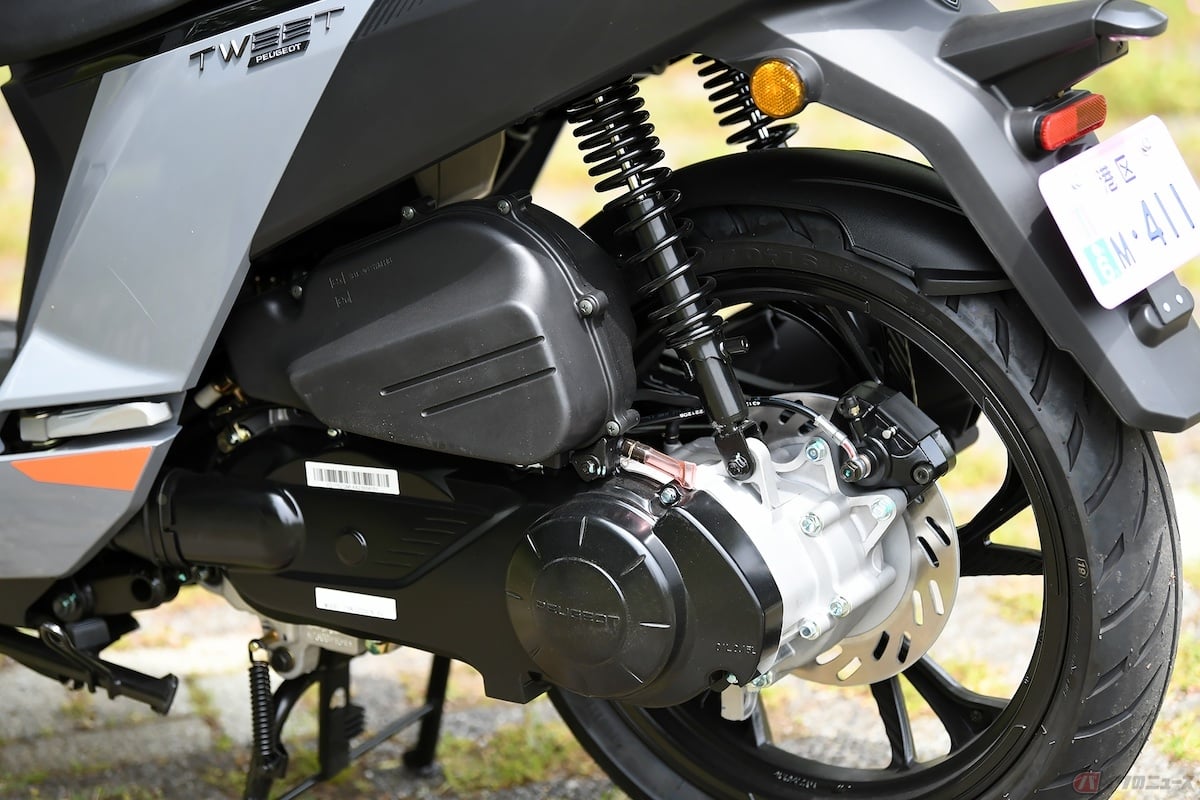 125ccのSOHC 空冷・単気筒ユニット(8.4kW/10.3Nm)を搭載