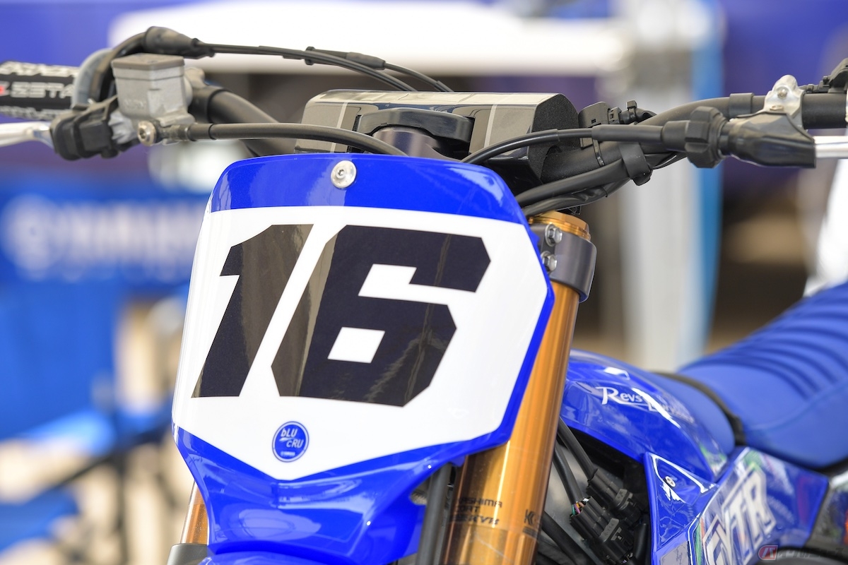 北海道大会は欠場の町田選手の展示用YZ450Fに装着されたEPS