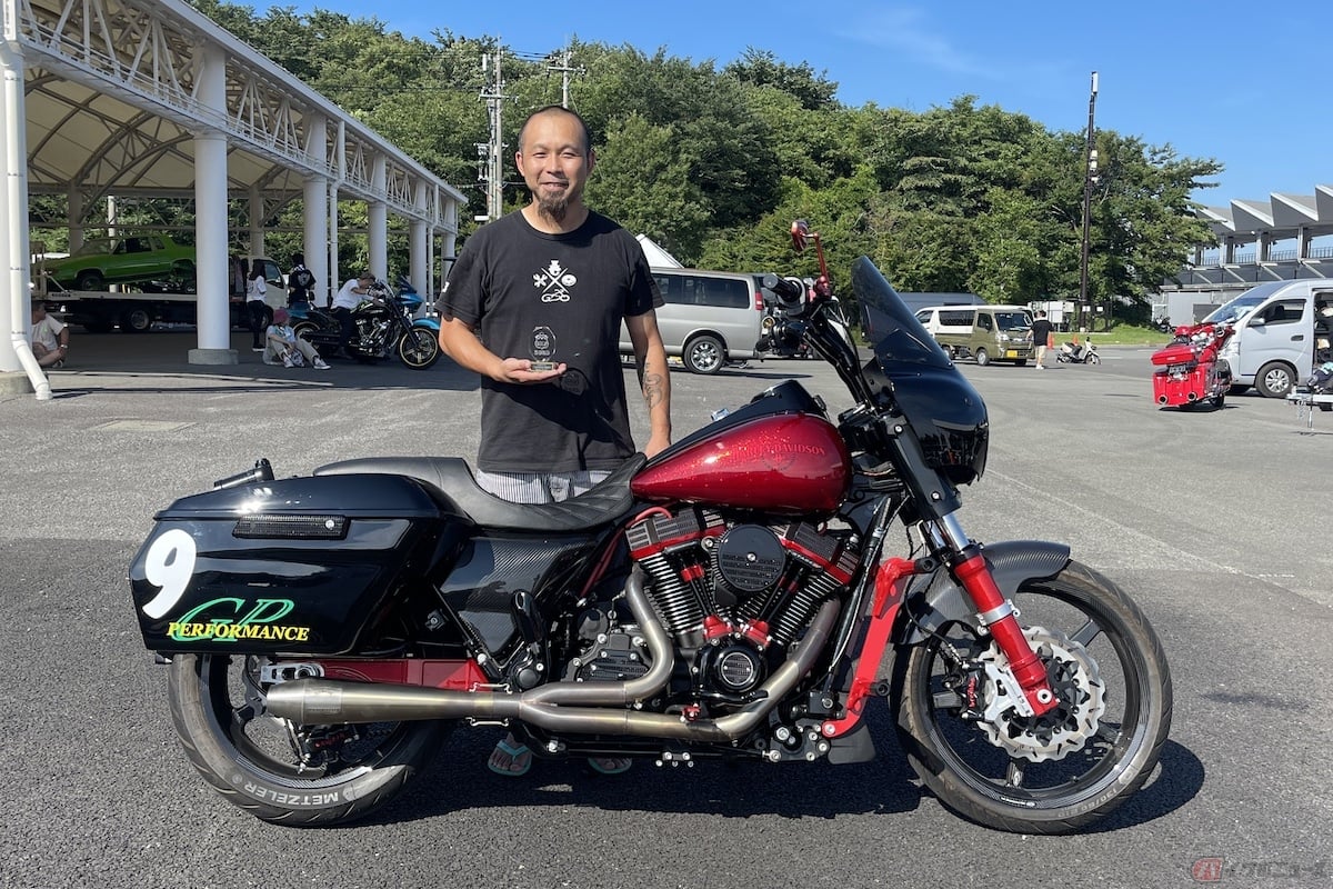 パフォーマンスバガー部門1位は、兵庫県のグリーンピースが製作する2017年式FLHRロードキング