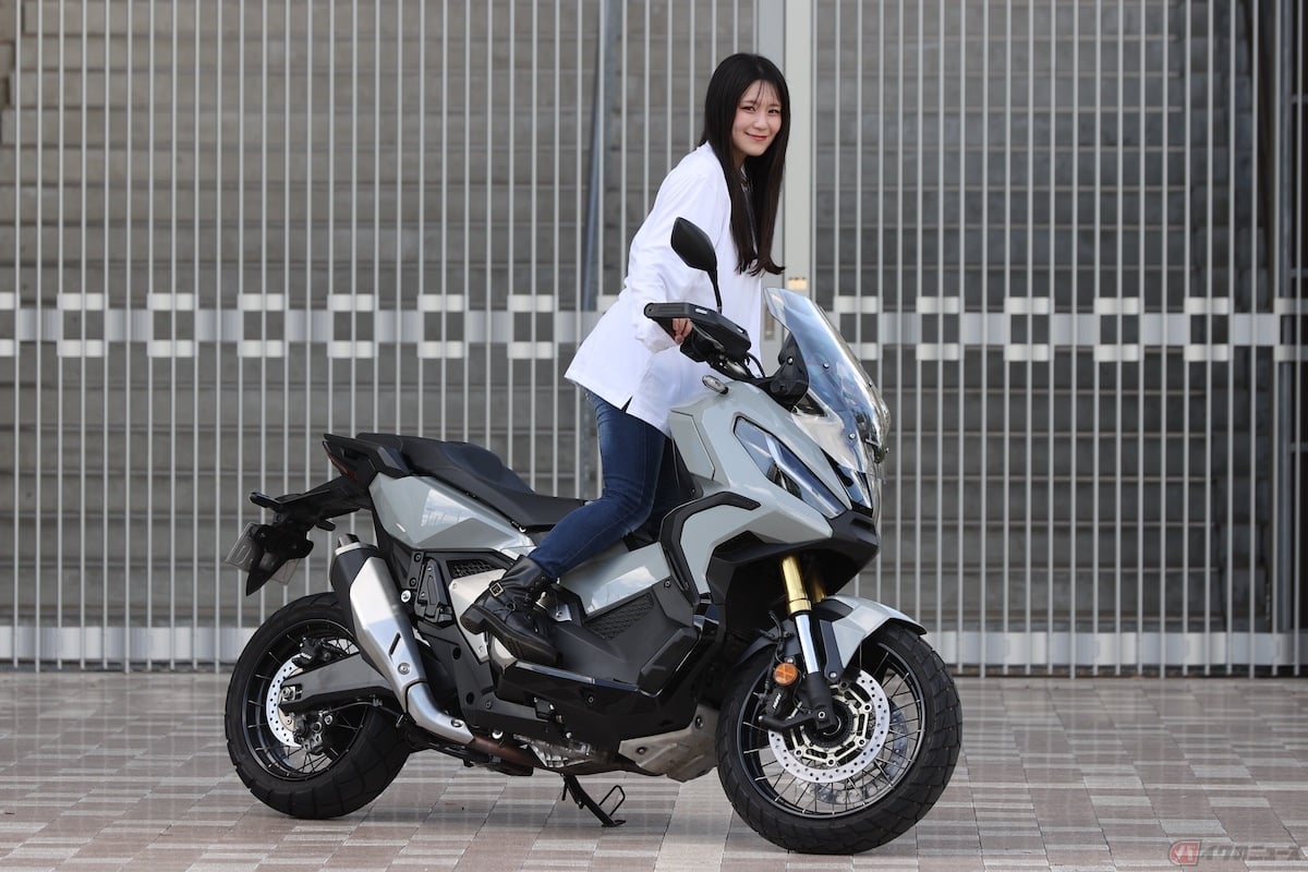 足元はフラットではなく、空間が十分空いているわけではないので、乗り降りする時は足をぶつけないように注意が必要