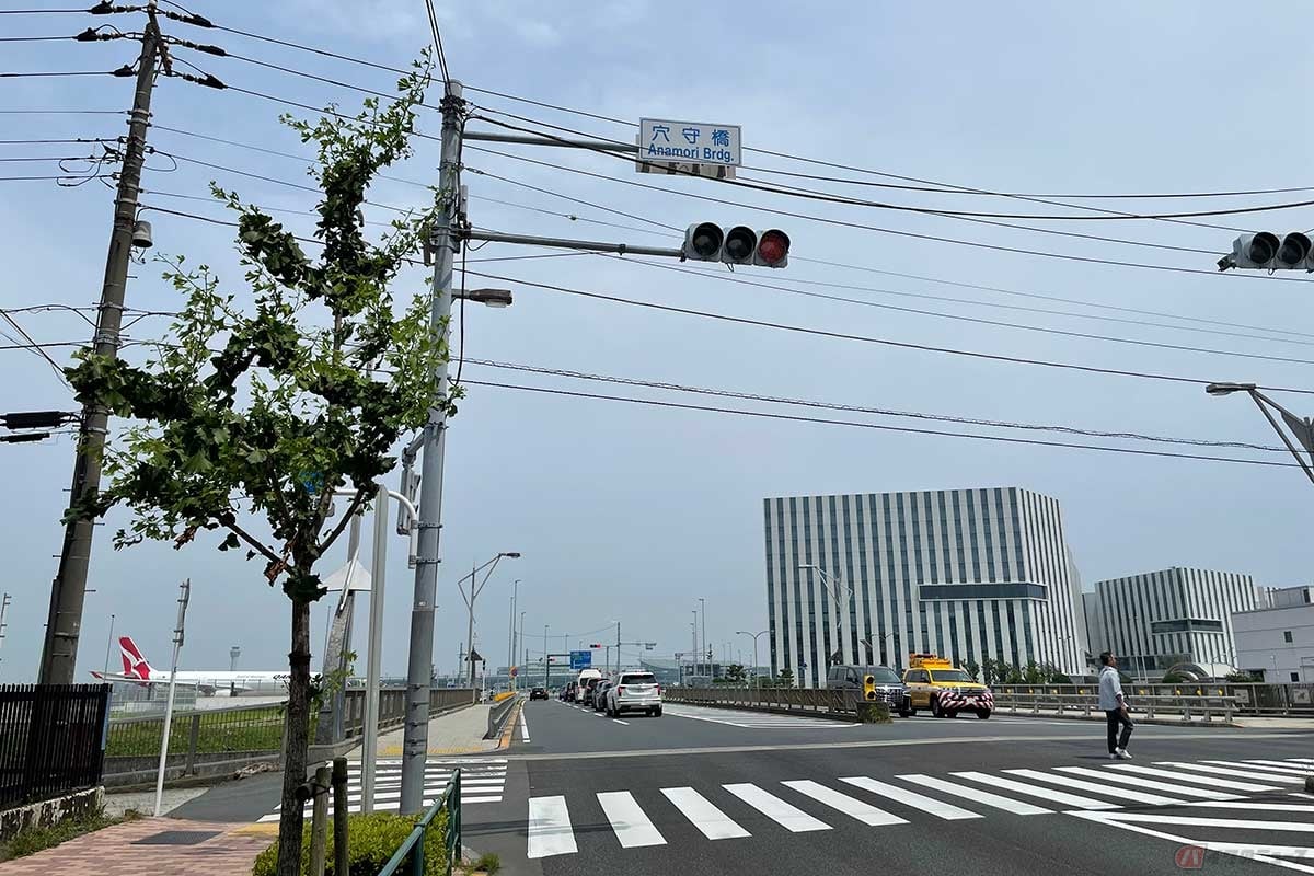 坂を上りきったところ