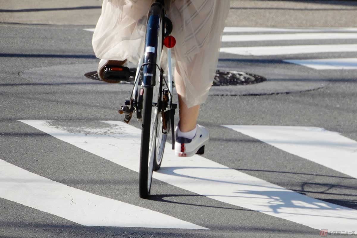 ロングスカートで自転車に乗ることは避けるべきだが……
