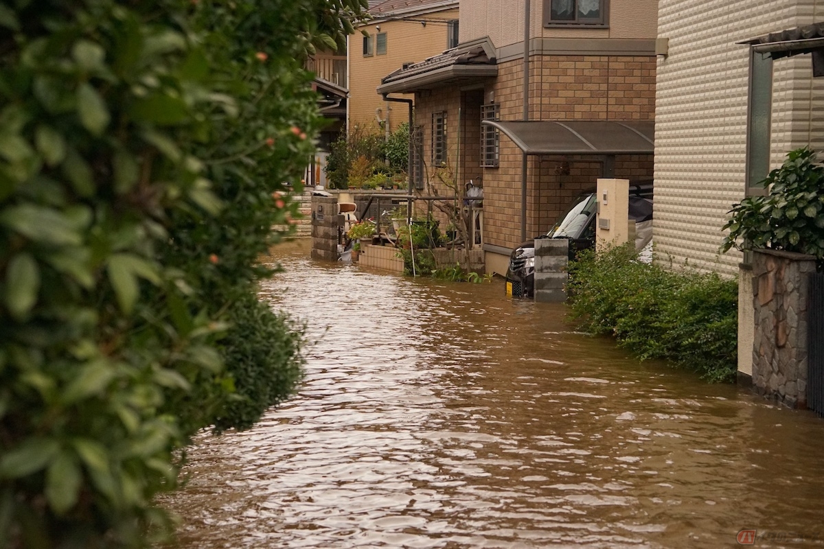 台風や豪雨による水害は一般的に保険のカバー範囲に含まれますが、保険会社や契約によって異なる場合がある