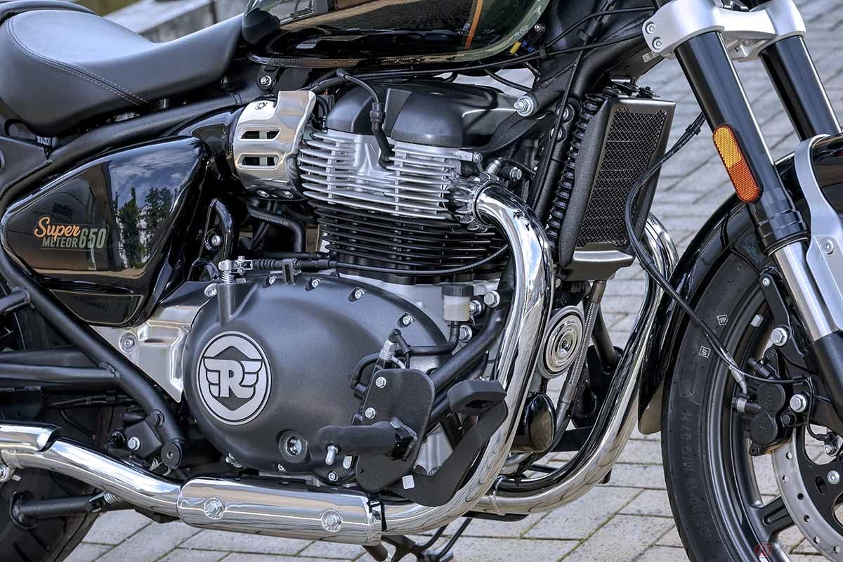 ロイヤルエンフィールド「スーパーメテオ650」に搭載された648ccの空冷4ストローク並列2気筒エンジン。あらゆる回転域で上質なフィーリングを生み出します