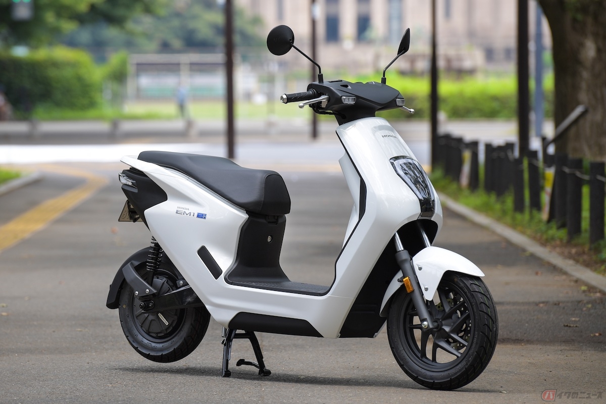 本体+交換式バッテリー+充電器を合わせて価格(税込)は29万9200円