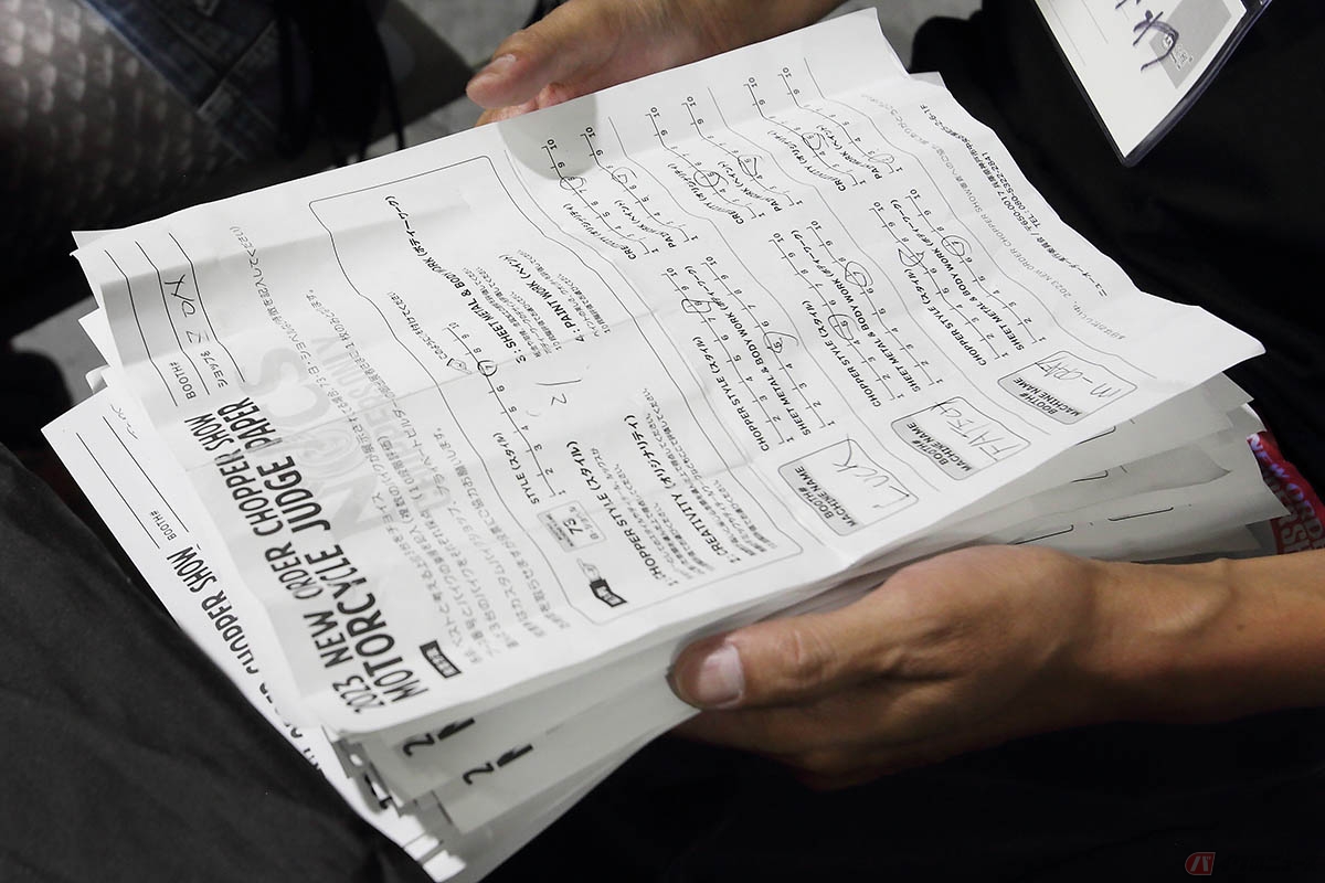 昨年よりNOCSでは審査ポイントを細かく項目分けしたジャッジペーパーを採用。“スタイル”や“オリジナリティ”などが点数制で評価され、正しく順位が決定されます。こうした審査は世界のカスタムショーと同様の条件です